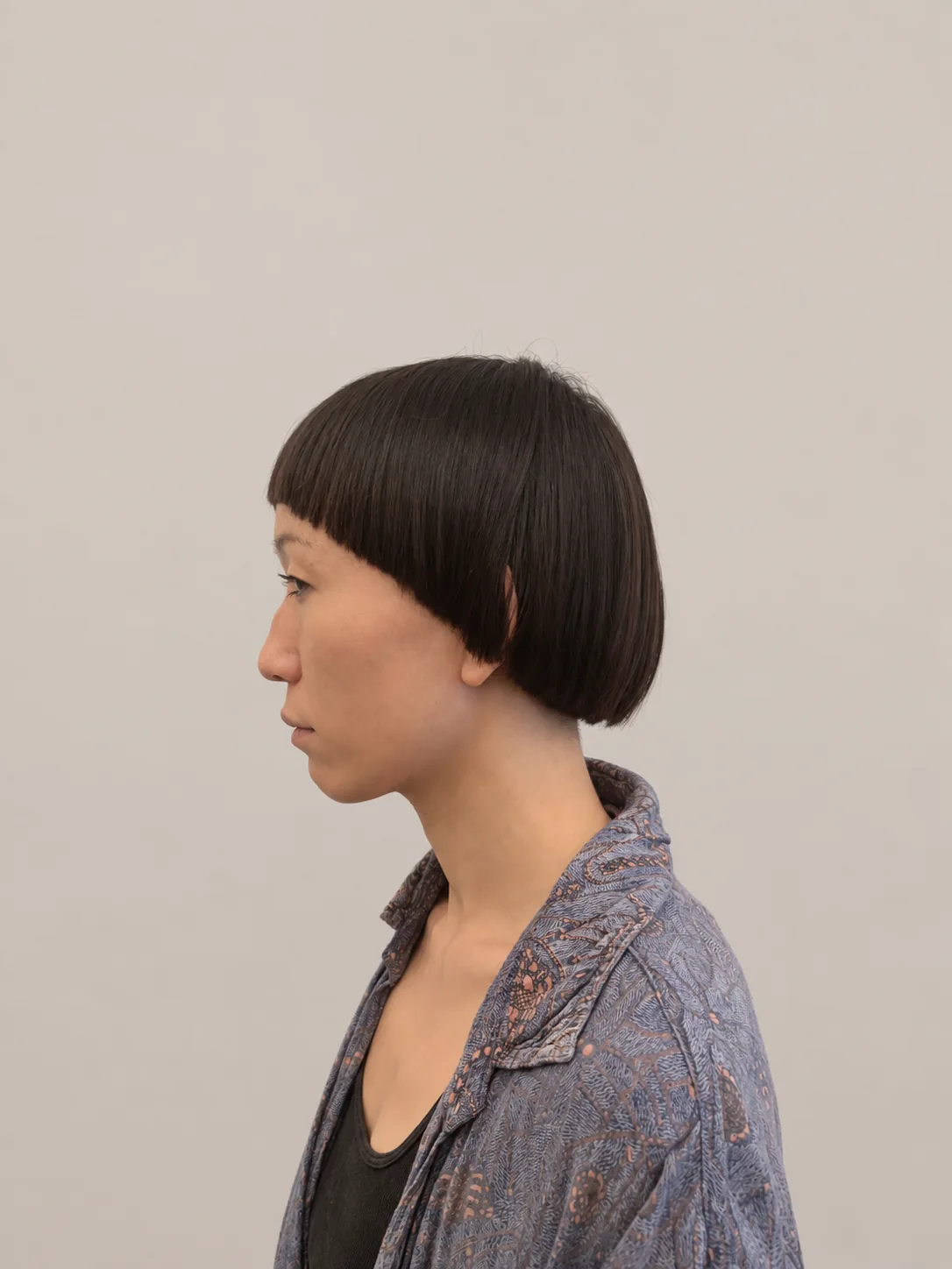 Corte bob geométrico de perfil